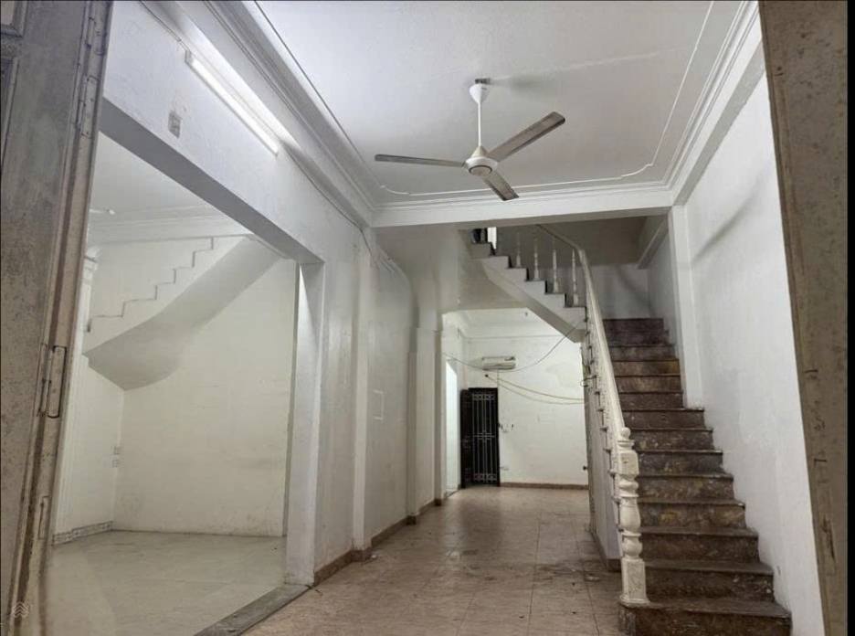 Cho Thuê nhà tại Đầm Trấu, 100m2* 4.5tầng, 10 ngủ, 5 vệ sinh, 35 triệu có t.lượng - Ảnh 3